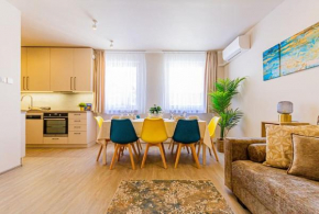 Roomy apartment 80sqm at city center FREE PARKING space, AC & balcony